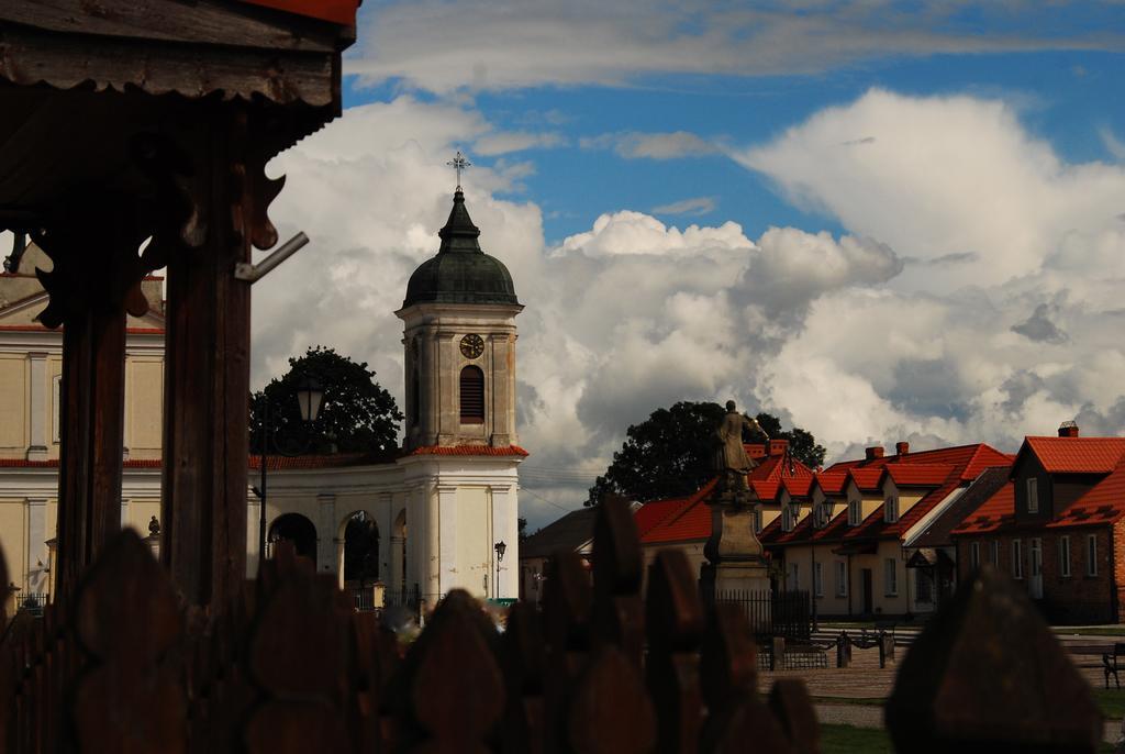 Dwor Labedzie W Kiermusach Kiermusy Buitenkant foto